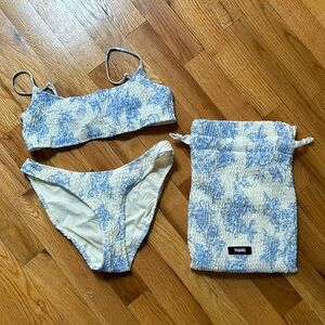 Triangl small crinkle blue and white bikini set
